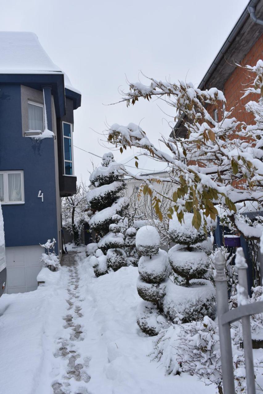 Blue House Apartment Ni Eksteriør billede